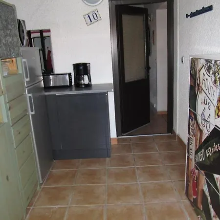 Daire Proche Commerces Et Pavillon Tres Bien Equipe - 6ayg10 *